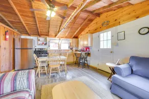 Beach + Game Room Access: Lakefront Levering Cabin - Interiör