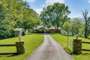 Mountain Home Near Lake Glenville w/ Scenic Views - Innvendig