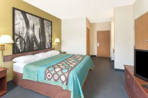 Super 8 by Wyndham Cresco IA - Room