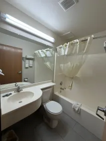 Americas Best Value Inn and Suites Ada - Badeværelse