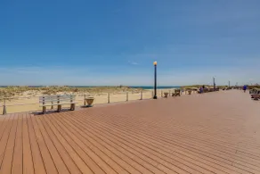 Walk to Beach & Dtwn: Apt in Ocean Grove - Interiör