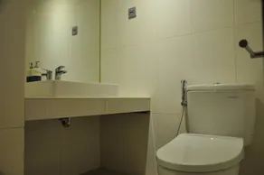 Orange Inn Hotel Mangga Besar - Bathroom