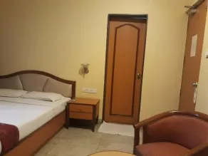The Samrat Hotel near Pune Railway Station - Værelse
