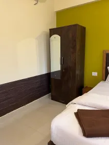 Morjim Pride Hotel with Swimming Pool near Morjim Beach - Zimmer