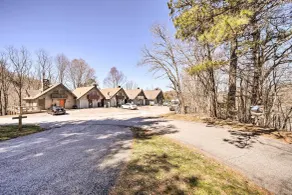 Chalet w/ Mtn Views & Golf Course Access! - Interiør