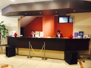 the b hakata - Reception