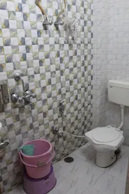 Hotel Gokul inn - Banheiro