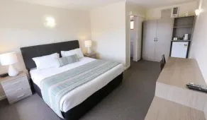 Seven Pines Motor Inn - Room