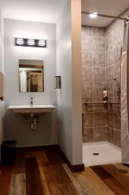 Pintler's Portal Hostel - Baño