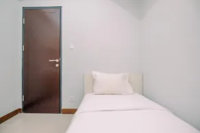 Well Furnished And Comfy 2Br At Royal Heights Apartment - Zimmer