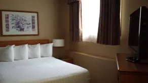 Days Inn & Suites by Wyndham West Edmonton - Chambre