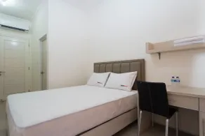 RedDoorz Plus near Siloam Karawaci - Room