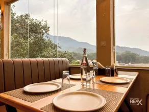 Hotel Nirvana Palace Near Parmarth Niketan - Restaurant