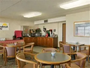 Sunset Inn & Suites - Restaurant