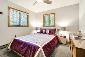 Gorgeous Bushkills Lodge w/ Pool Access! - Zimmer