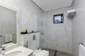 The Seasons Hotel - Bathroom