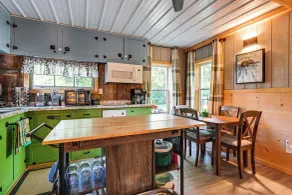 Lake Access & Kayaks: Gladwin Cottage Near Golfing - Interiør