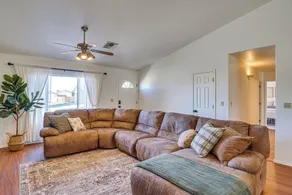 Thatcher Home w/ Fenced Backyard: 3 Mi to Downtown - Interiør