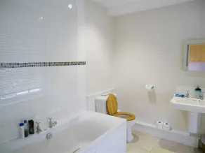 The Saracens Head Hotel - Bathroom