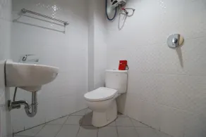 Reddoorz near Jalan Ahmad Yani Banjarmasin - Salle de bain
