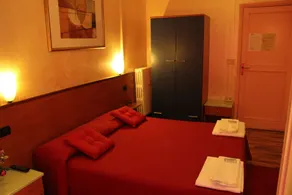 Hotel America - Room