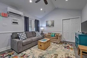 Downtown Ocean Springs Retreat: 1 Mi to Beach! - Intérieur