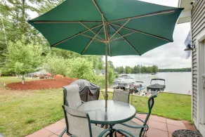 Scenic Little Ossipee Lake Retreat w/ Grill! - Interiör