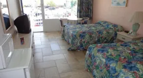 Quarterdeck Motel - Chambre