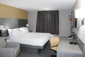 Days Inn by Wyndham Stony Plain - Room