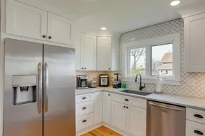 Walk to Lake Erie: Chic Home, Private Yard & Deck - Innenbereich