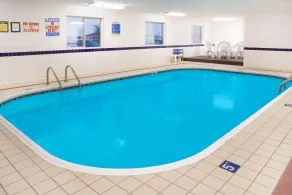 Super 8 by Wyndham Monmouth IL - Piscine