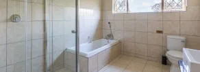 Sabie Retreats Guest House - Badrum