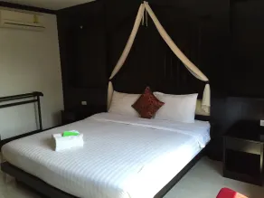 The Bird Cage Patong Guesthouse - Rom