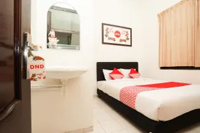 Marcello Residence Siwalankerto near Petra University Surabaya Mitra RedDoorz - Room