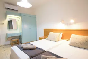 DebbieXenia Hotel Apartments - Habitación