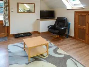 Lakefield Apartment - Living room