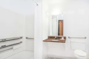 Super 8 by Wyndham Montgomery Maybrook - Salle de bain