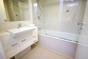 Domain Serviced Apartments - Salle de bain