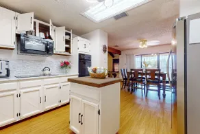 3BR Family Home w/ Wifi, Workspace, Laundry - Interiør