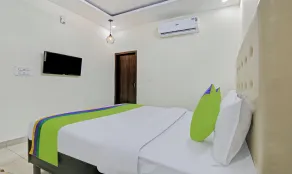 Hotel Royal Empirre Near PEC-PGI-PU-Sukhna Lake-Rock Garden-Rose Garden Chandigarh - Quarto