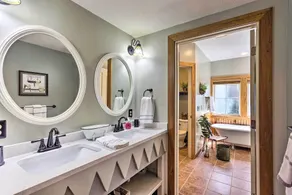 Mountain Air Condo w/ Deck & Views, Pets Welcome! - Badrum