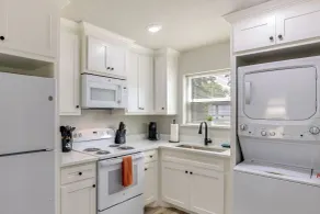 Stylish Tiny Home: 6 Mi to Gladewater Antiquing! - Interior