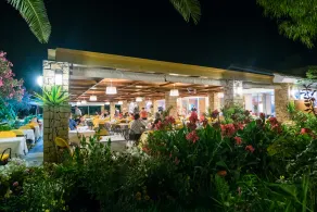 Three Stars Beach Hotel - Restaurant