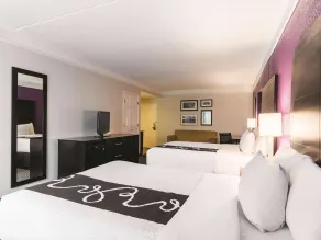La Quinta Inn & Suites by Wyndham San Antonio Downtown - Room