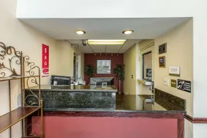 Econo Lodge Inn & Suites Riverside - Corona - Hall