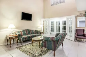 Super 8 by Wyndham Clinton - Hall