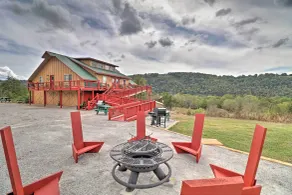 Updated Mtn View Studio w/ Loft - Near River! - Interior