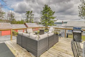 Cottage w/ Shared Beach, Great Views, Walk to Town - Innvendig