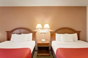 Ramada by Wyndham Provo - Chambre