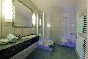 Hotel Zum Adler - Bathroom